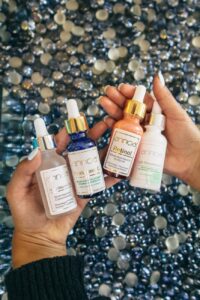 Como Retinol, Vitamina C e Niacinamida Transformam sua Pele