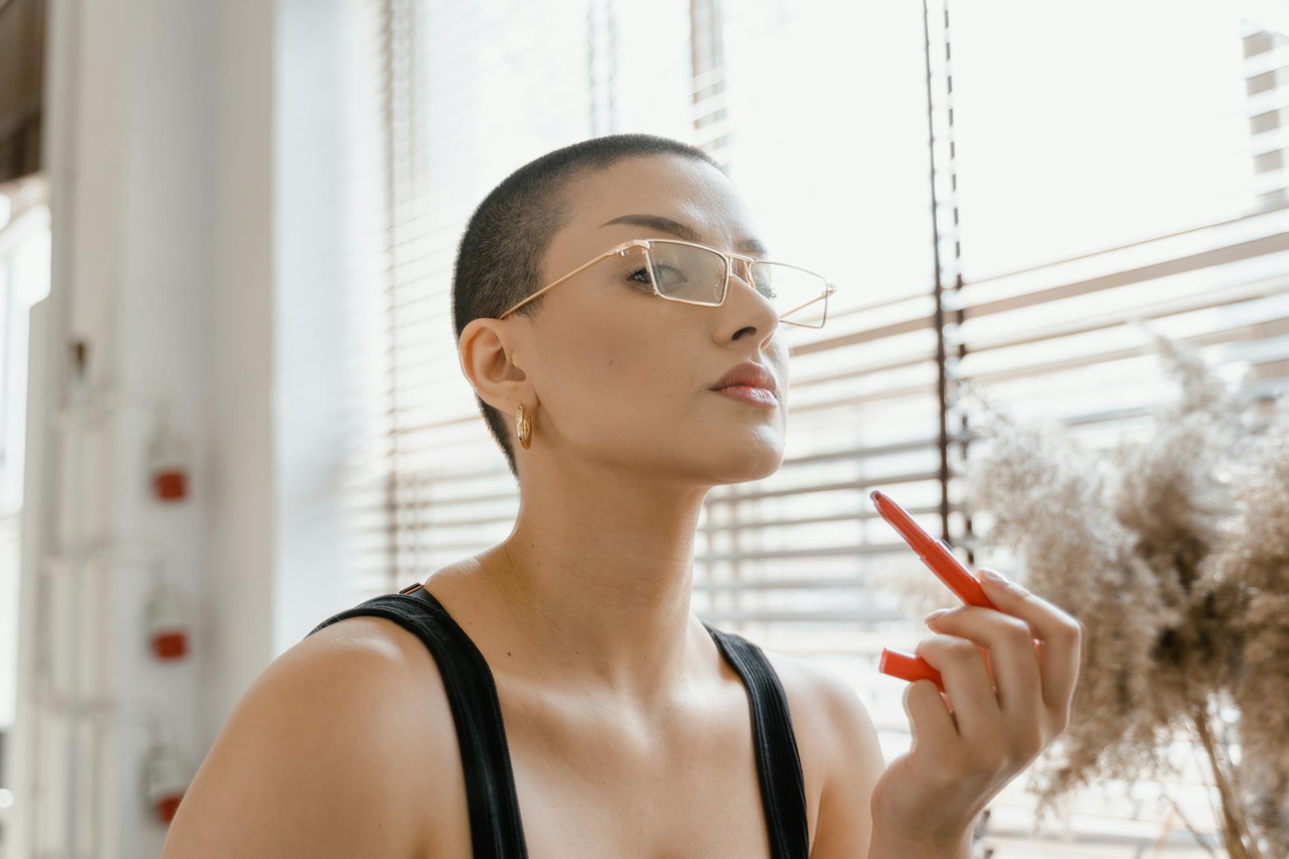 Como a Maquiagem Ajuda na Sua Autoestima e Bem-Estar