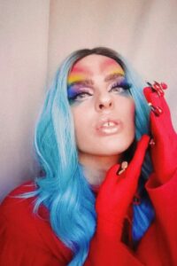 Recrie a Maquiagem Icônica de 2016 com Estilo Moderno